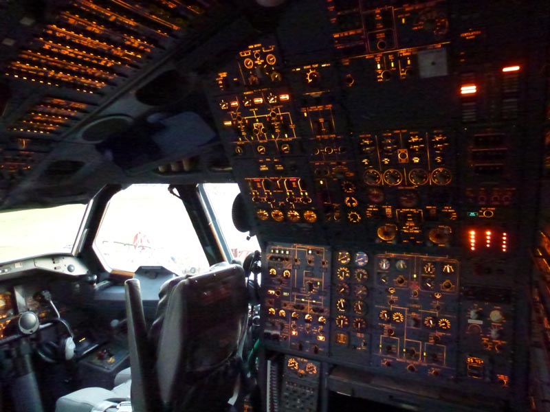 Cockpit_002